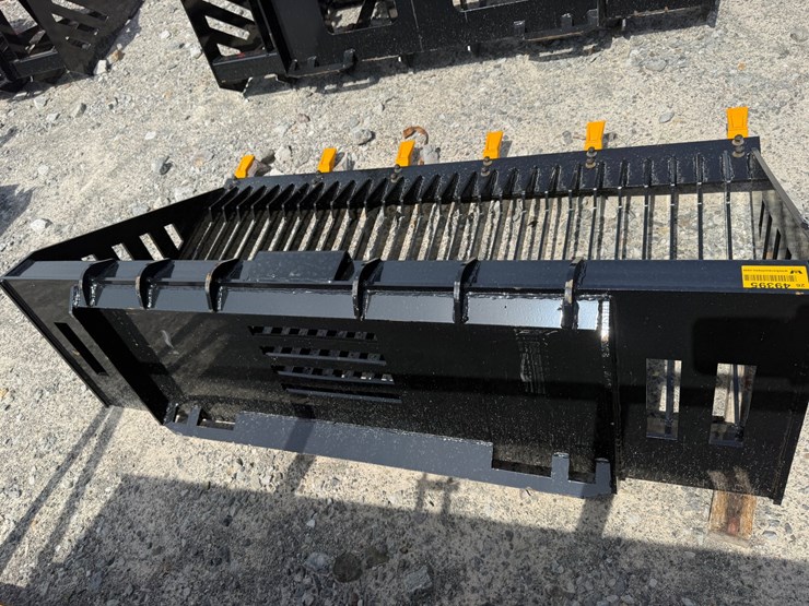 #2009-•-unused-future-rb66-67"-skid-steer-rock-bucket-c-dyscd2605152-inv#49395-image-6
