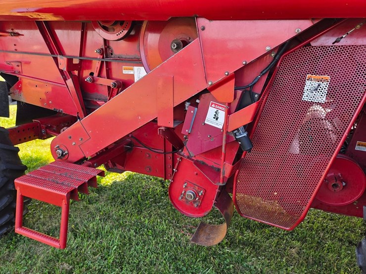 cih-2388-axial-flow-combine-image-47