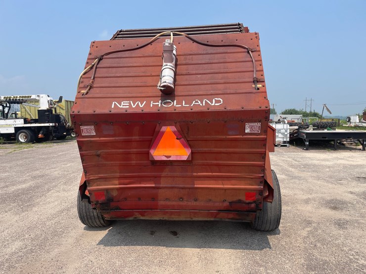 new-holland-851-image-6