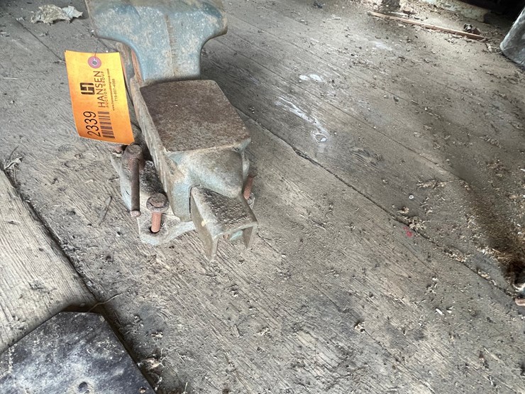 #2339-•-wilton-bench-vise-image-5