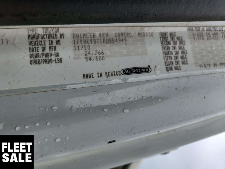 2011-freightliner-m2-106-image-45