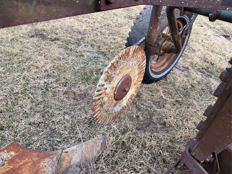john-deere-pull-type-three-bottom-plow-image-19