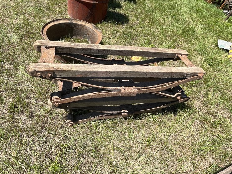 #3312-•-(2)-horse-buggy-springs-image-8