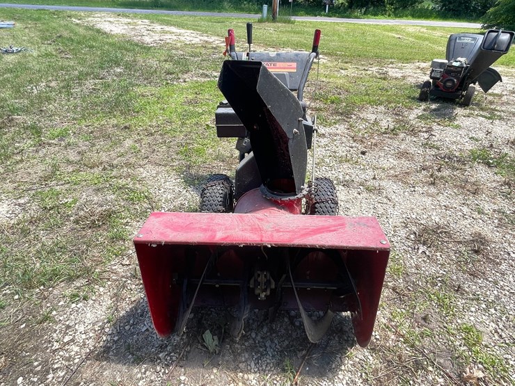 #3321-•-estate-28"-snow-blower-image-2