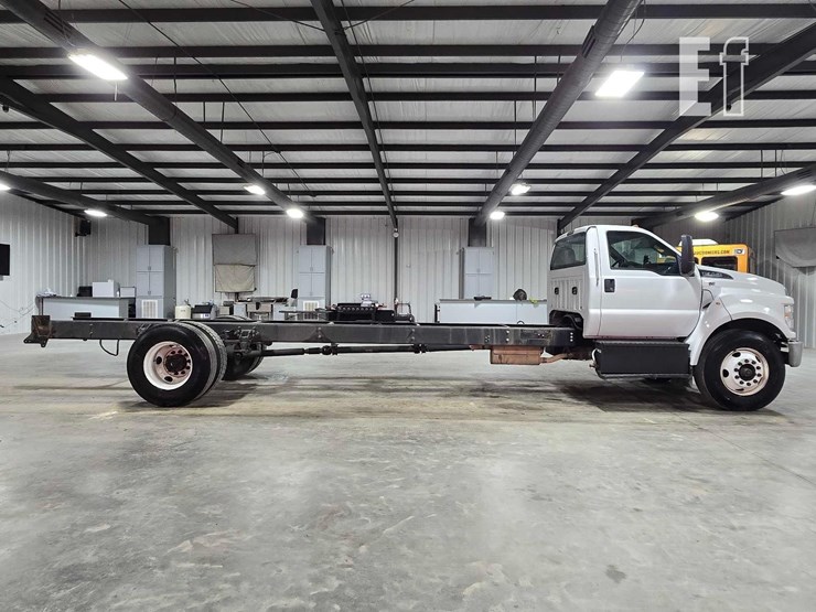 2019-ford-f750-image-6