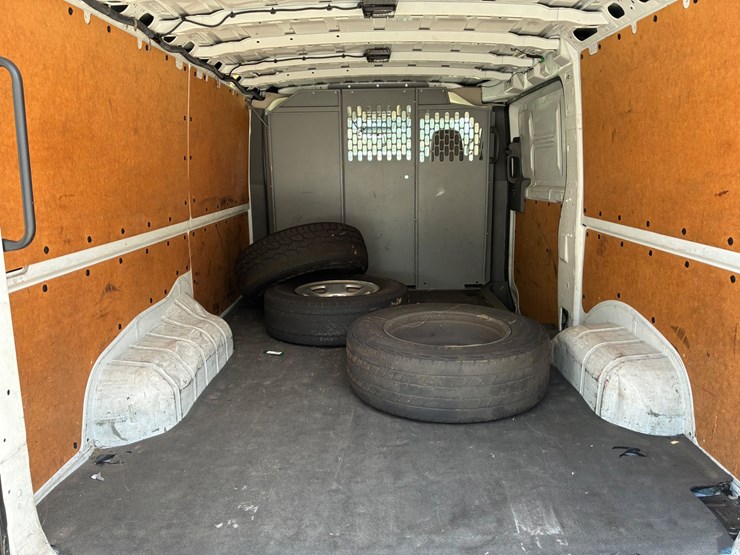 2019-nissan-nv2500-image-6
