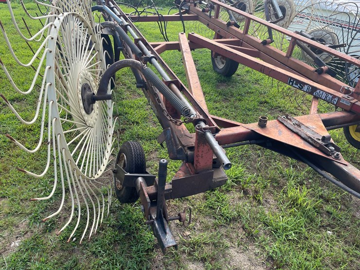 #1029-•-h&s-(12)-wheel-rake-image-19