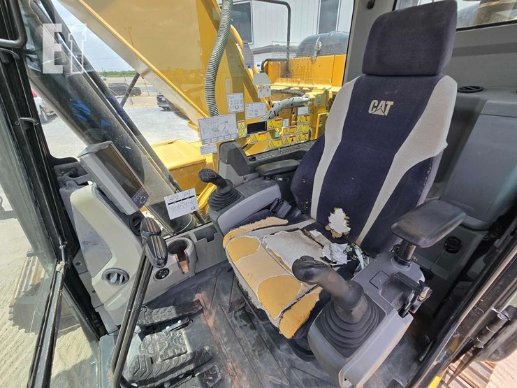 2017-caterpillar-323fl-image-15