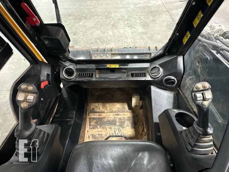 2021-jcb-3ts-8t-image-17