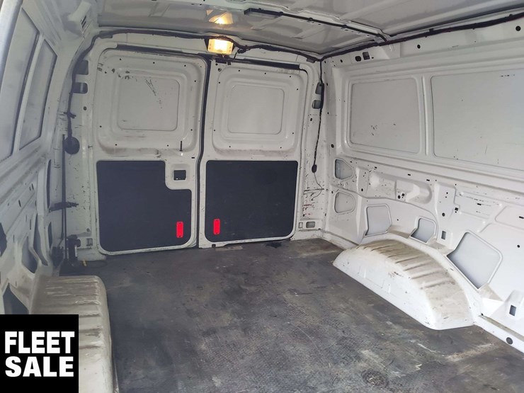 2014-ford-cargo-image-25