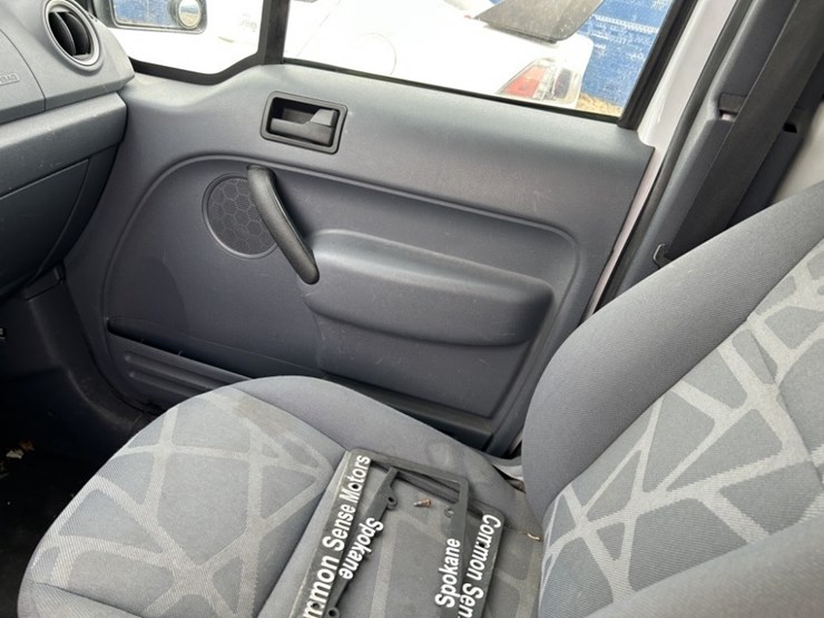 2010-ford-transit-connect-image-18