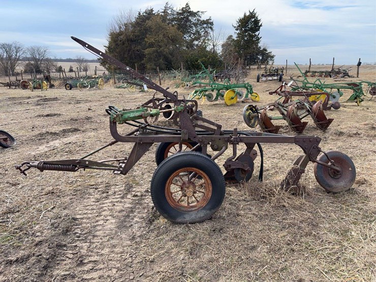 john-deere-two-bottom-plow-image-21