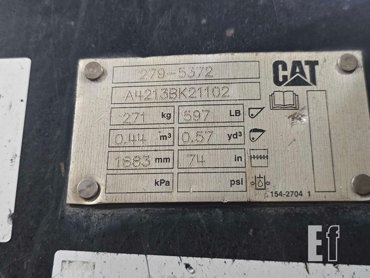 2015-caterpillar-259d-image-13