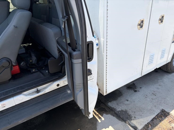 2012-ford-f550-image-23