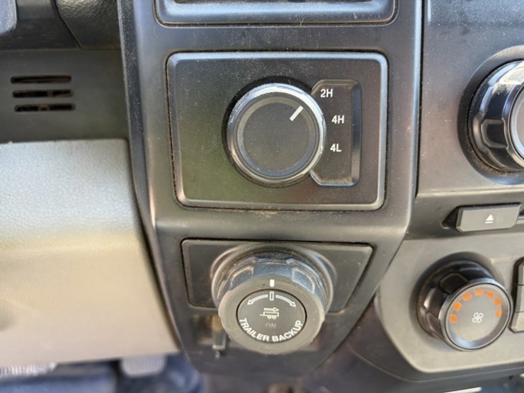2017-ford-f150-image-28