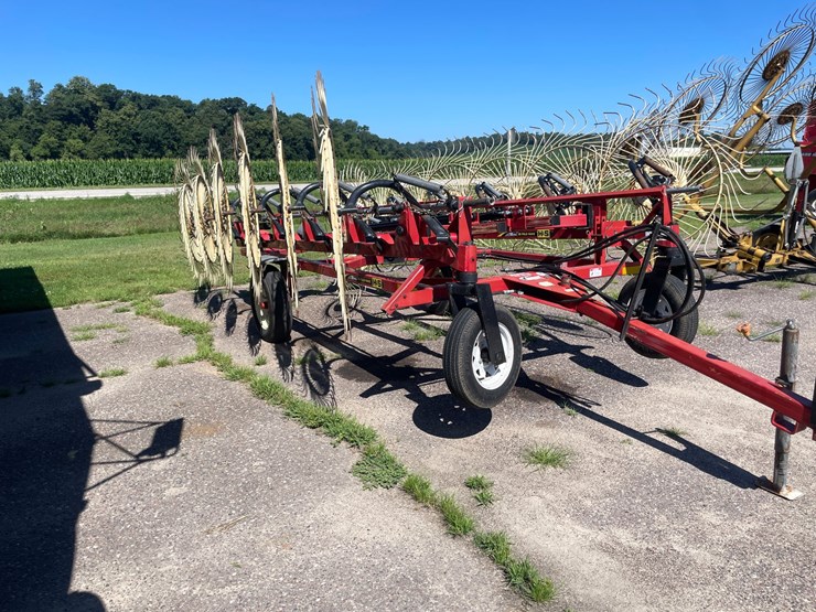 #1028-•-h&s-(12)-wheel-rake-image-4