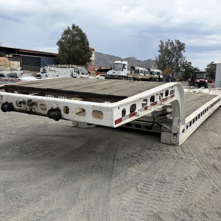 1997 Murray 2347 Lowboy Equipment Trailer