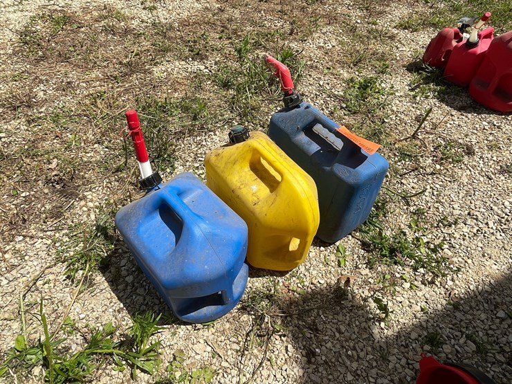 #3340-•-(3)-fuel-cans-image-7