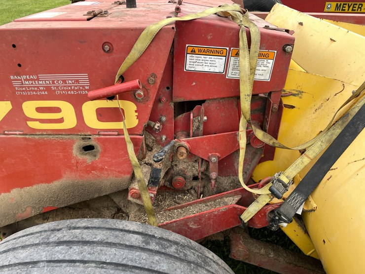 #1033-•-hew-holland-790-chopper-with-hay-head-image-26