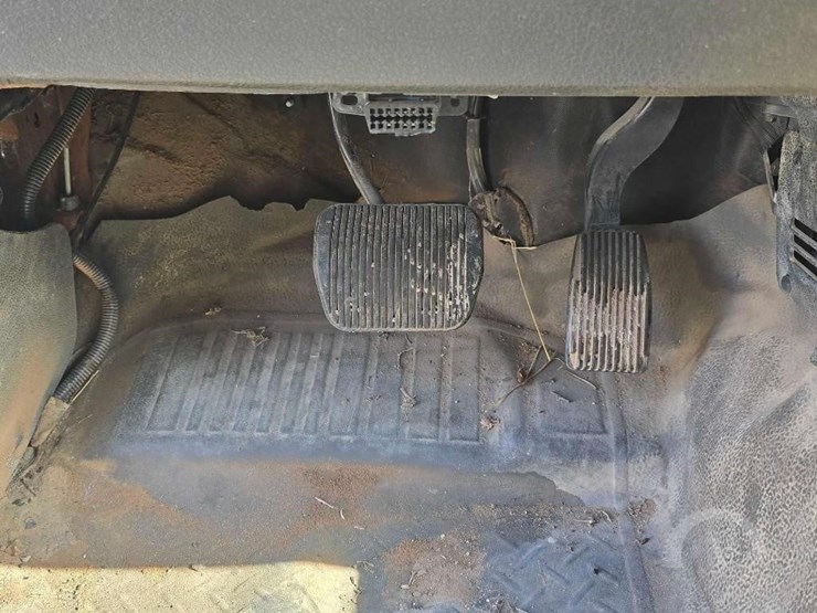 2010-ford-f150-xl-image-11