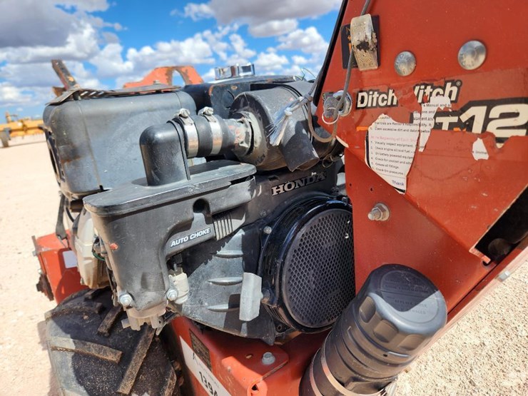 2011-ditch-witch-rt12-image-11