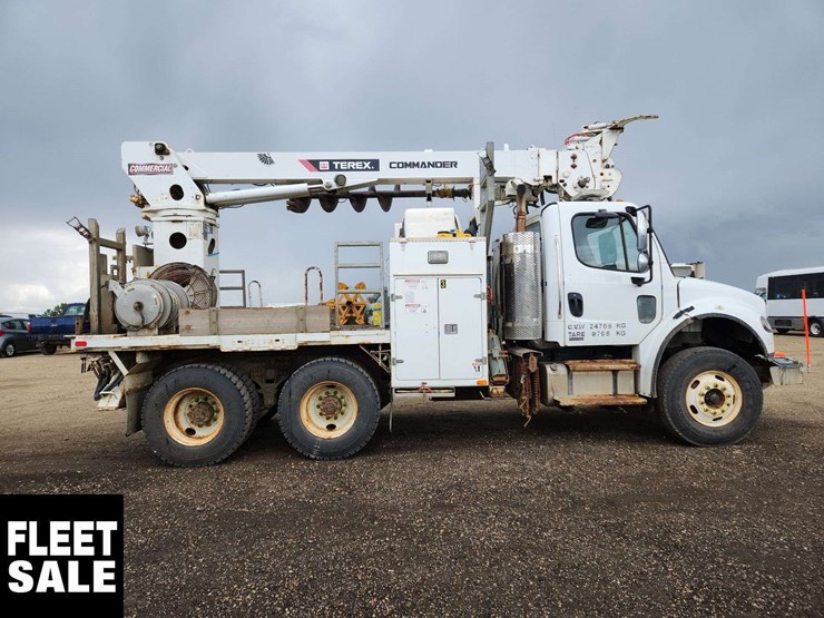 2011-freightliner-m2-106-image-8