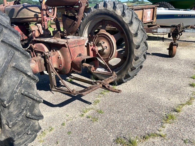 #1021-•-farmall-h-tractor-image-19