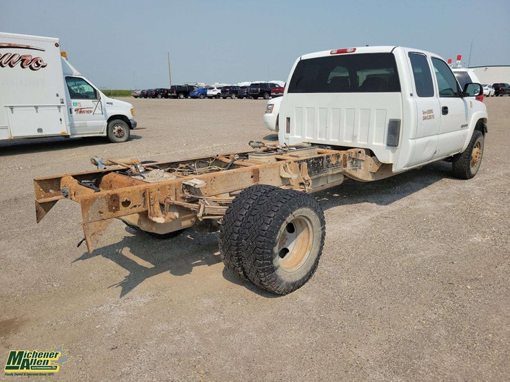 2001-gmc-sierra-3500-image-6
