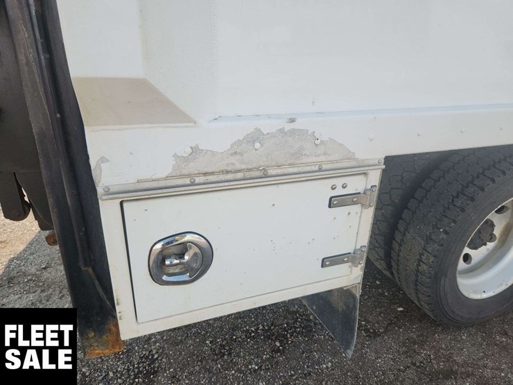 2021-ford-f550-image-33