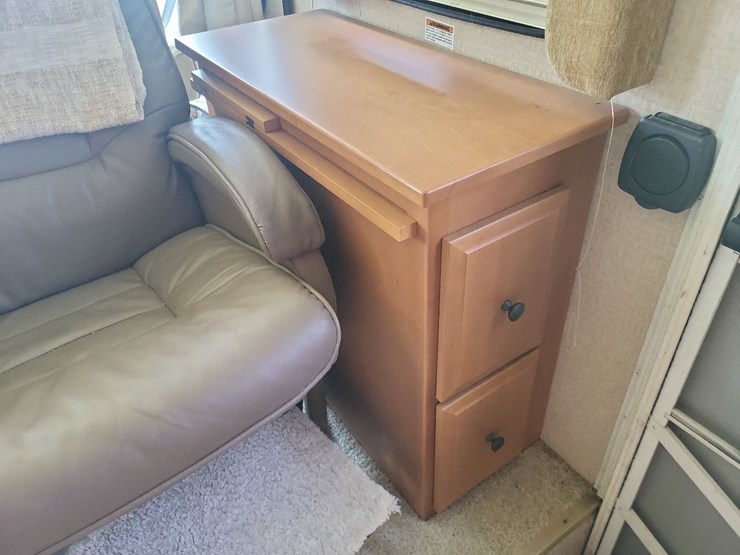 2003-fleetwood-bounder-39z-class-a-motorhome-on-freightliner-chassis-image-69