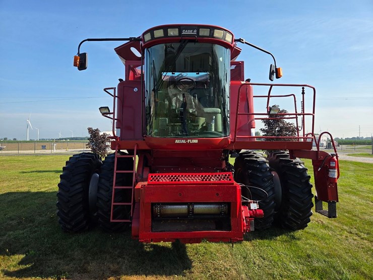 cih-2388-axial-flow-combine-image-4