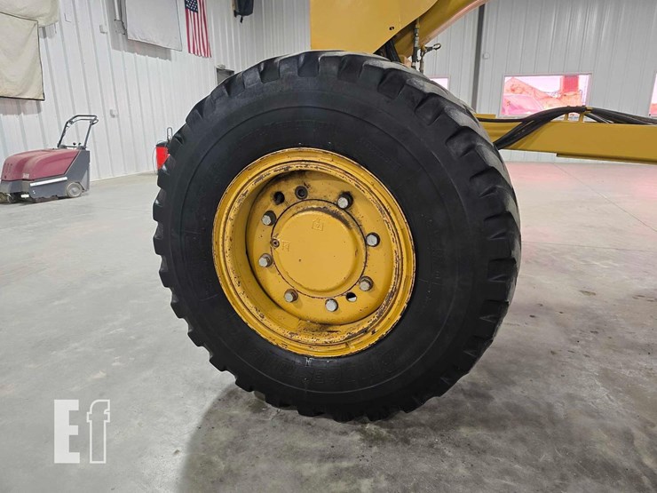 2010-caterpillar-120m-image-26