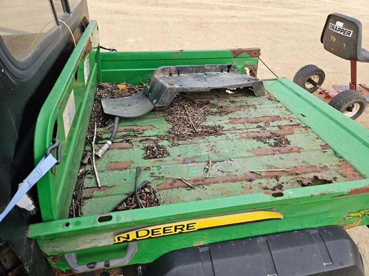 john-deere-gator-image-13