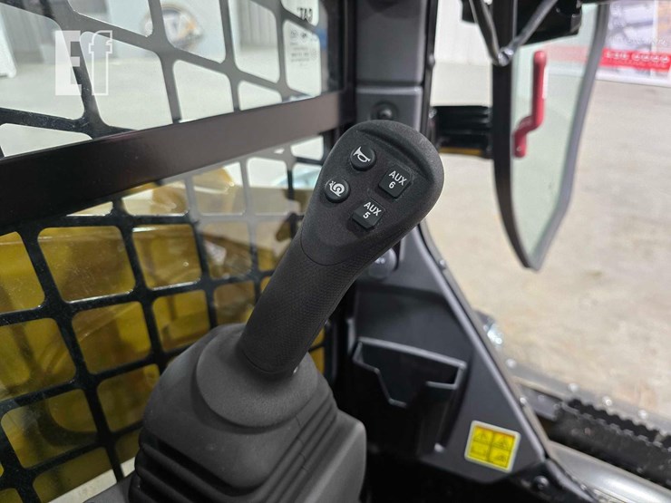 2025-caterpillar-255-image-17