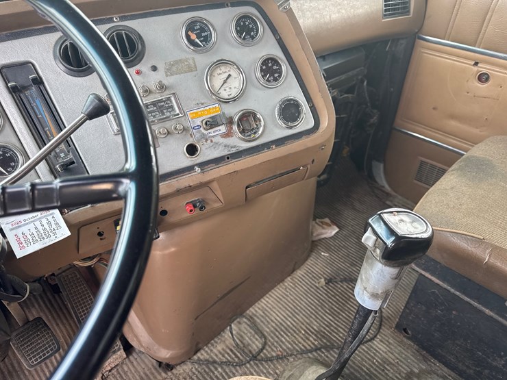 1995-ford-l9000-image-16