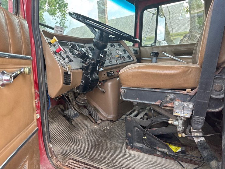 1995-ford-l9000-image-14