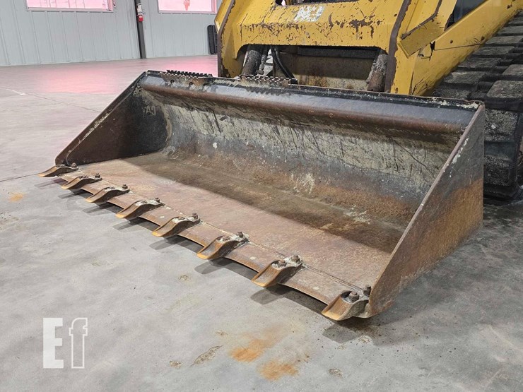 2015-caterpillar-259d-image-9