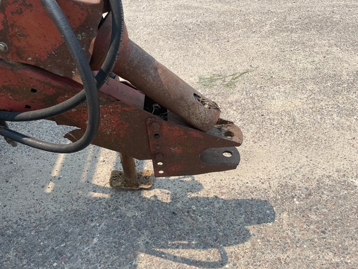 new-holland-851-image-21