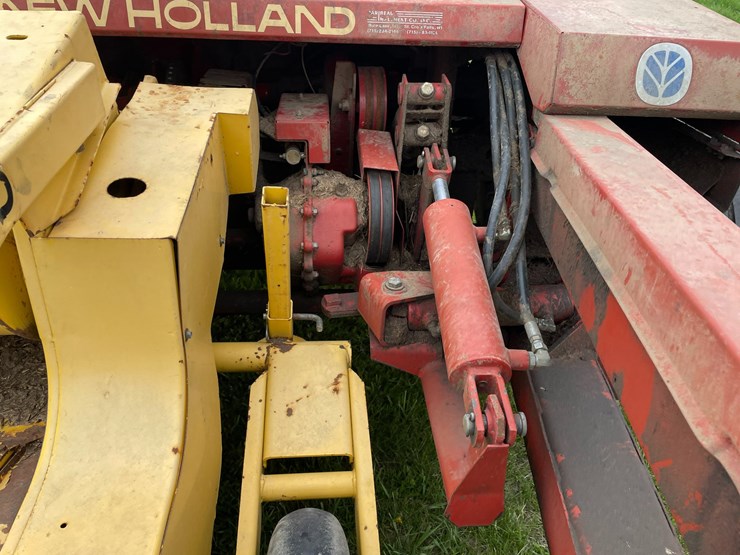 #1033-•-hew-holland-790-chopper-with-hay-head-image-18