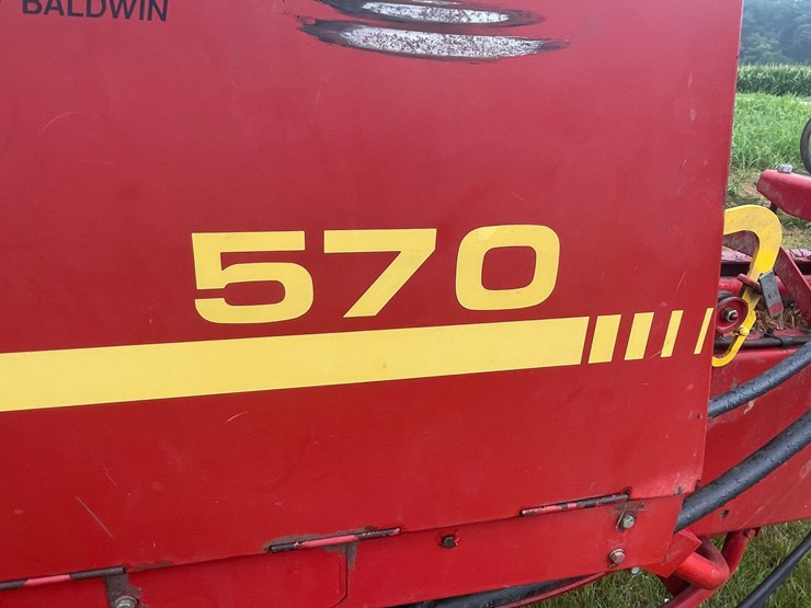 new-holland-570-image-10