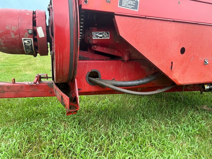 new-holland-570-image-19