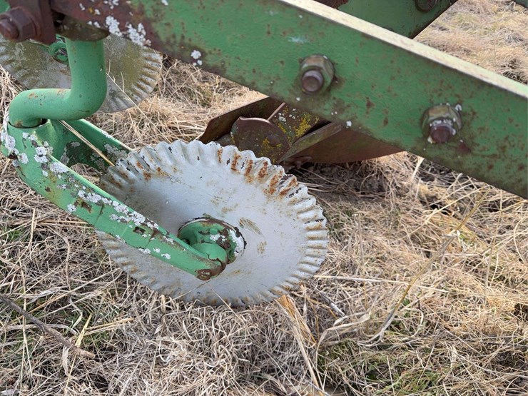 john-deere-pull-type-three-bottom-plow-image-31