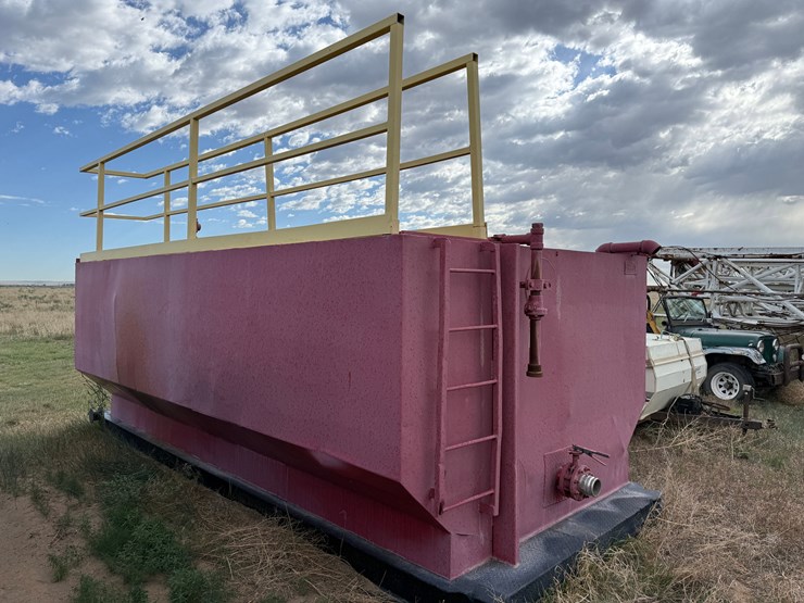 17.6’l-x-9.6’w-x-6’h-2-comp-reverse-pit-tank-w/-catwalk,-handrails,-&-gas-buster-image-2