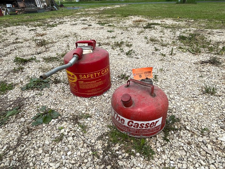 #3345-•-(2)-metal-gas-cans-image-2