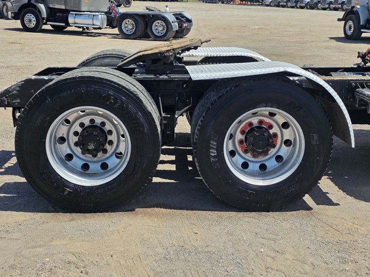 2012-kenworth-t800-image-17
