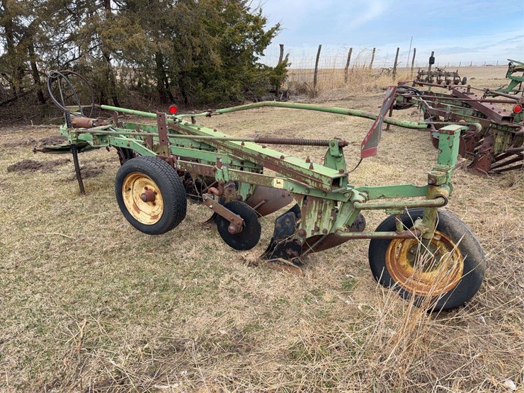 john-deere-pull-type-four-bottom-plow-image-3