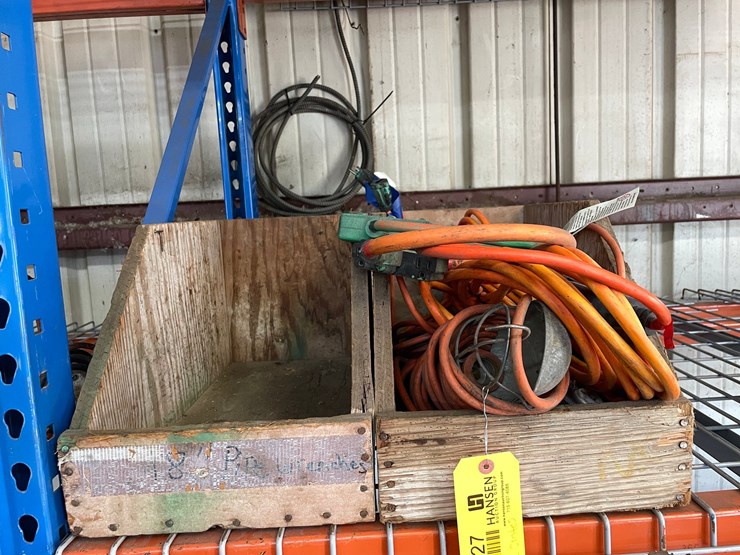 #4027-•-assorted-extension-cords-and-trouble-light-image-1