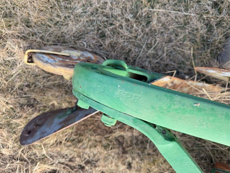 john-deere-pull-type-two-bottom-plow-image-26