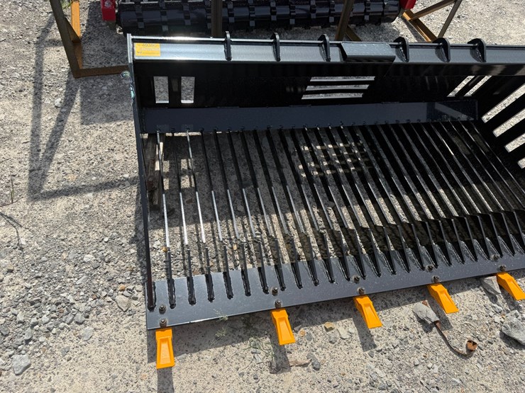#2009-•-unused-future-rb66-67"-skid-steer-rock-bucket-c-dyscd2605152-inv#49395-image-7