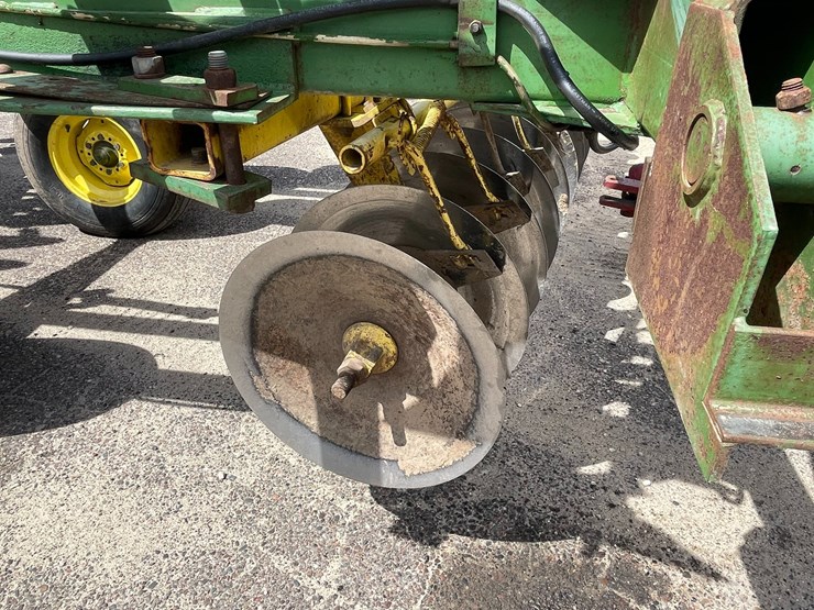 john-deere-220-image-11